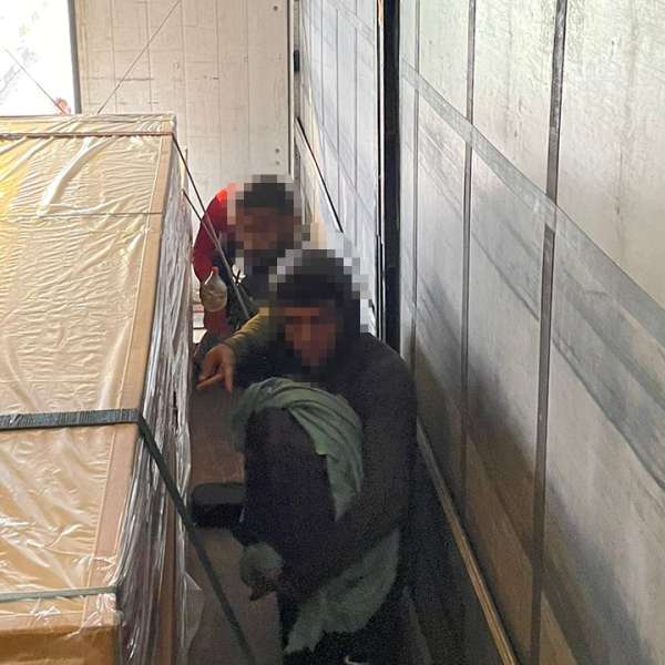 Trei cetățeni sirieni ascunși într-un ansamblu rutier, depistați în PTF Giurgiu