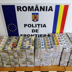 Peste 13.000 de țigarete descoperite ascunse în pereții laterali ai unui microbuz, în P.T.F. Calafat
