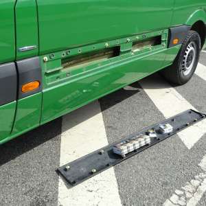 Peste 13.000 de țigarete descoperite ascunse în pereții laterali ai unui microbuz, în P.T.F. Calafat