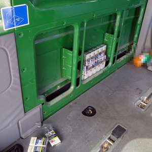 Peste 13.000 de țigarete descoperite ascunse în pereții laterali ai unui microbuz, în P.T.F. Calafat