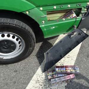 Peste 13.000 de țigarete descoperite ascunse în pereții laterali ai unui microbuz, în P.T.F. Calafat