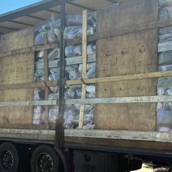 Aproximativ 18 tone de haine second-hand, trasnportate ilegal din Bulgaria, oprite la P.T.F. Călărași