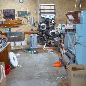 Fabrici clandestine de țigarete, descoperite de polițiști