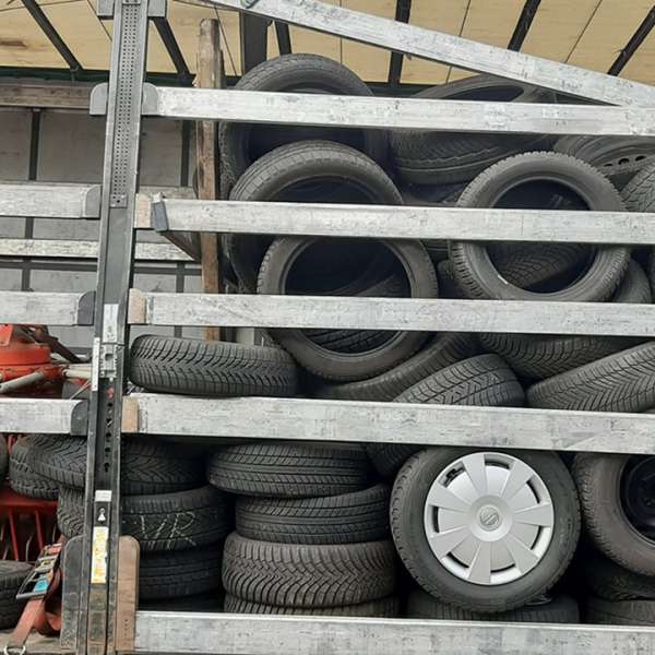TIR cu deşeuri oprit la intrarea în ţară