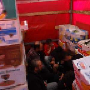 Cetățeni sirieni depistați ascunşi printre cutii cu legume, într-o autoutilitară, în P.T.F. Bechet