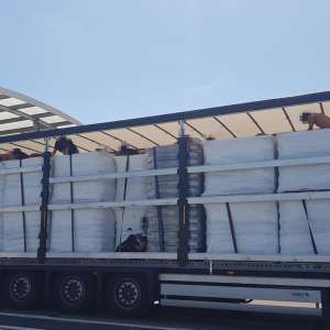 Două TIR-uri oprite la Nădlac II. 23 de cetăţeni străini depistaţi încercând să treacă ilegal frontiera