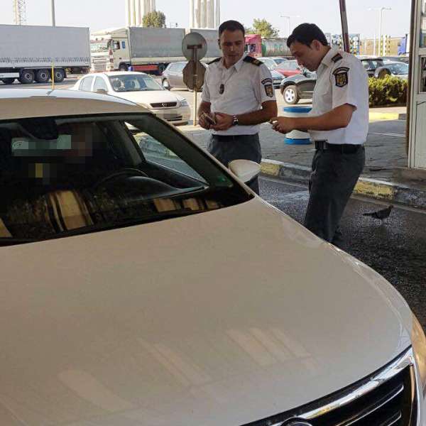 Permis de conducere fals, descoperit la ieşirea din ţară