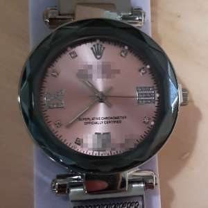 Ceasuri susceptibile a fi contrafăcute, în valoare de 7,8 milioane de euro, depistate în Portul Constanţa