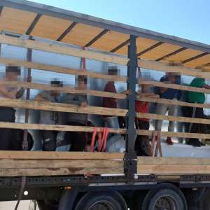 34 de cetăţeni străini, depistați ascunși de polițiștii de frontieră arădeni și bihoreni