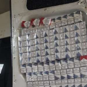 Microbuz căptuşit cu ţigări, descoperit în P.T.F. Siret