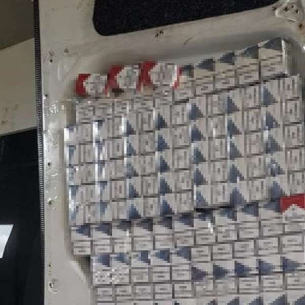 Microbuz căptuşit cu ţigări, descoperit în P. T. F. Siret