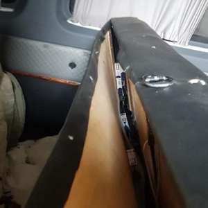 Microbuz căptuşit cu ţigări, descoperit în P.T.F. Siret