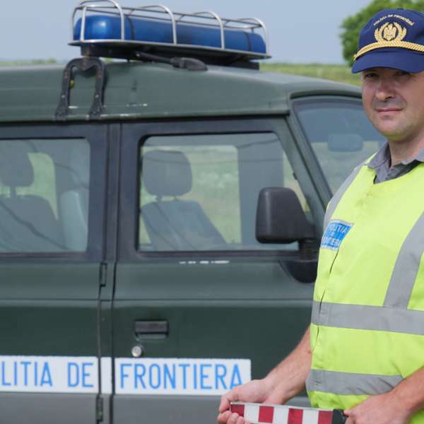 Cetățean român arestat preventiv pentru trafic de migranți