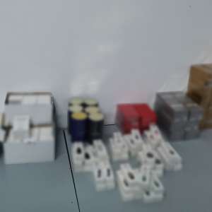 Parfumuri susceptibile a fi contrafăcute, estimate la 40.000 lei, descoperite la P.T.F Giurgiu