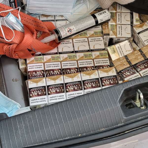 Ţigări de contrabandă de peste 9.550 lei oprite la intrarea în ţară