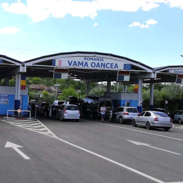 Carte de identitate falsă, descoperită la PTF Oancea