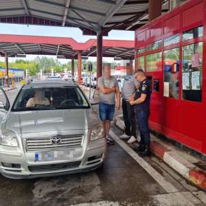 Călătorea spre Europa cu un permis de conducere fals  în borsetă