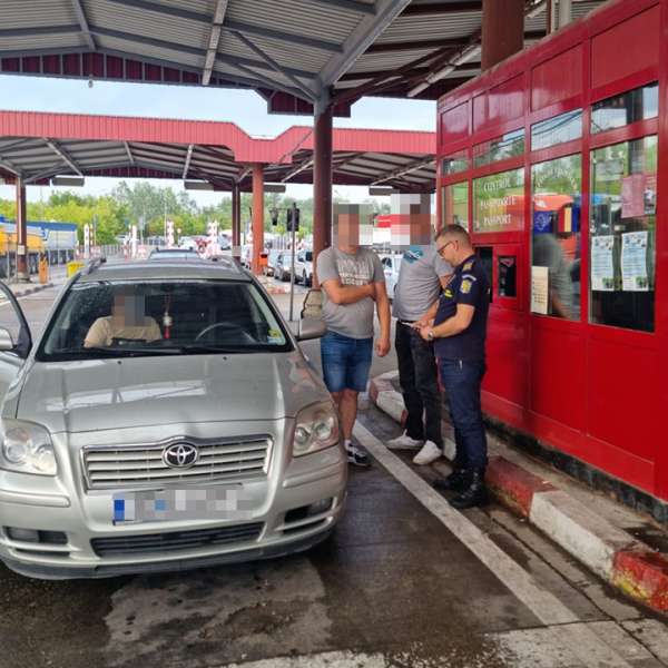Călătorea spre Europa cu un permis de conducere fals  în borsetă