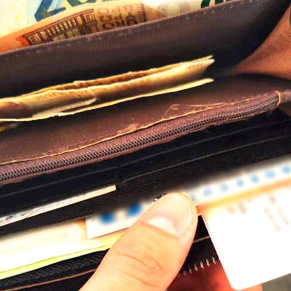 Permis de conducere obţinut contra sumei de 200 de euro