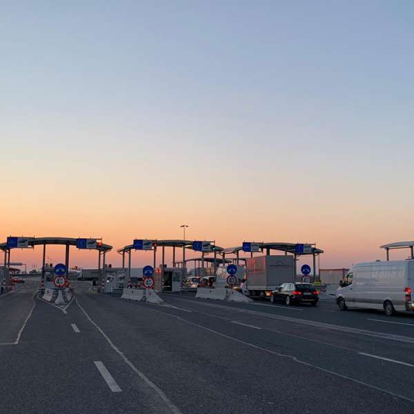 Doi bărbați din Bangladesh, la frontieră, cu documentele altor persoane