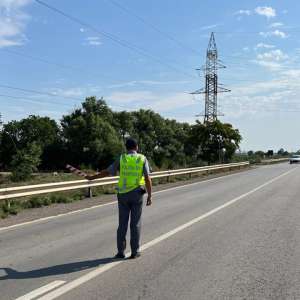 Lăsată să conducă, deși nu avea acest drept