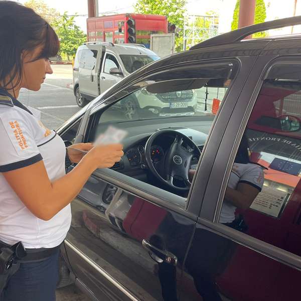 1.400 euro preţul unui permis de conducere polonez fals