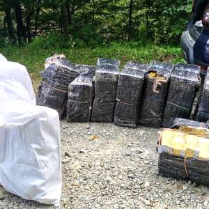 Țigări de contrabandă în valoare de 67.600 lei confiscate de polițiștii de frontieră maramureșeni