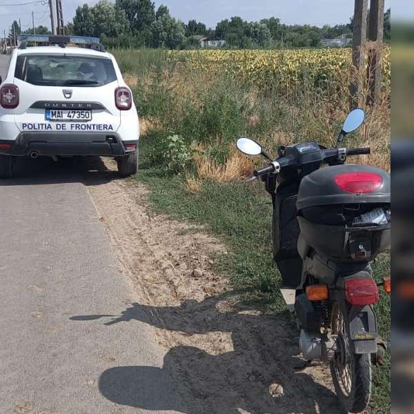 Cetățean fără permis de conducere, depistat conducând un moped neînmatriculat