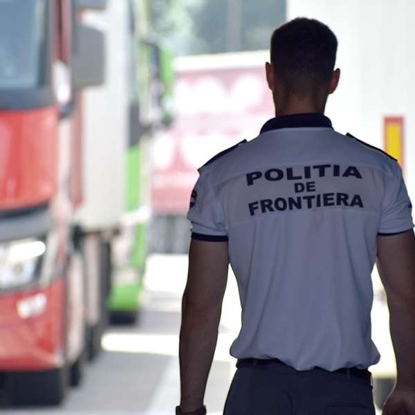 Recomandări de trafic la trecerea frontierei Pentru informarea dumneavoastră cu privire la situația din punctele de frontieră, consultaţi aplicaţia TraficOnline de pe site-ul Poliţiei de Frontieră