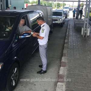 Carte de identitate auto, certificat de înmatriculare și permis de conducere false, descoperite în PTF Petea