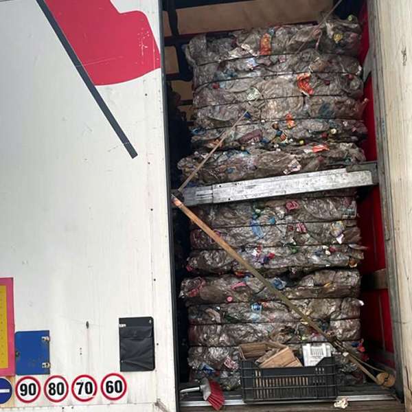 Peste 13 tone deşeuri din plastic, oprite la P.T.F. Giurgiu