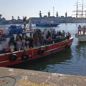 Ambarcaţiune cu migranţi interceptată de poliţiştii de frontieră români, în apropierea ţărmului românesc al Mării Negre