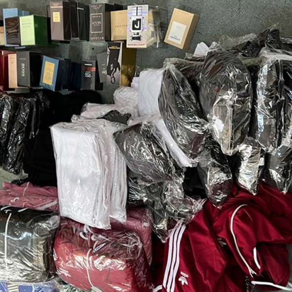 Produse susceptibile a fi contrafăcute, în valoare de 69.000 lei, descoperite la P.T.F. Giurgiu