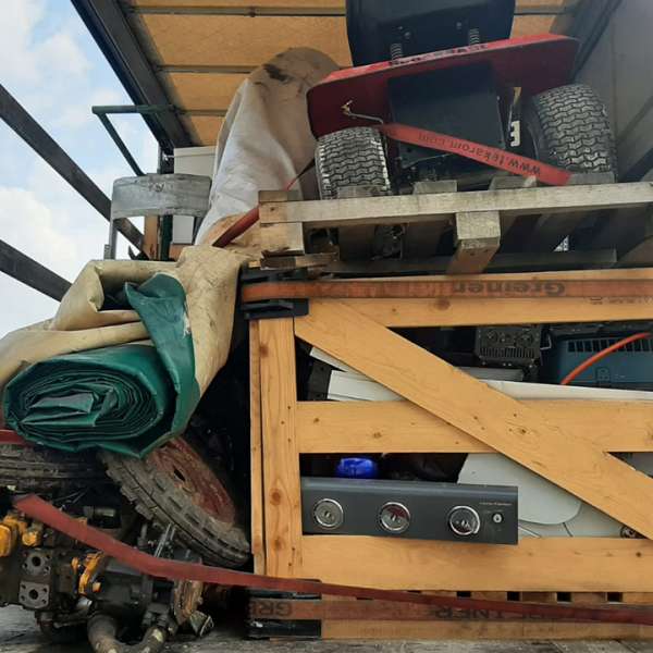 Peste 44 tone de deșeuri, oprite la P.T.F Nădlac II și Borș II