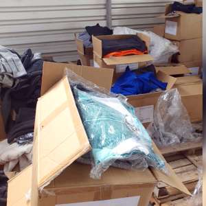 Bunuri contrafăcute şi nedeclarate, în valoare de 4,5 milioane de lei, depistate în Portul Constanţa