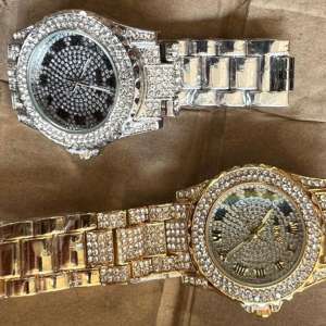 Bunuri contrafăcute şi nedeclarate, în valoare de 4,5 milioane de lei, depistate în Portul Constanţa