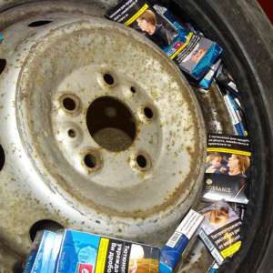 Peste 14.000 de țigarete descoperite ascunse într-un microbuz în P.T.F. Calafat