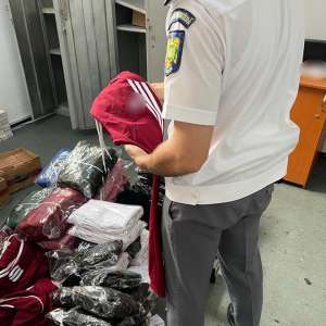 Bunuri susceptibile a fi contrafăcute, în valoare de 218.400 lei, descoperite la PTF Giurgiu