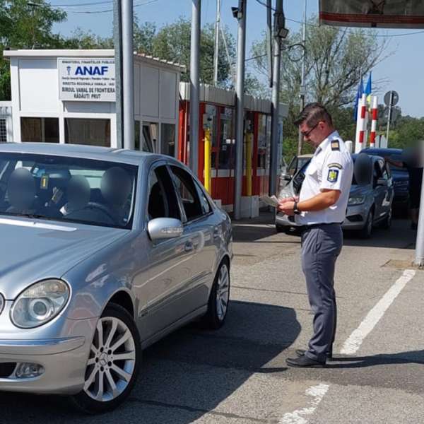 A plătit 150 de euro pentru un permis de conducere şi s-a ales cu dosar penal
