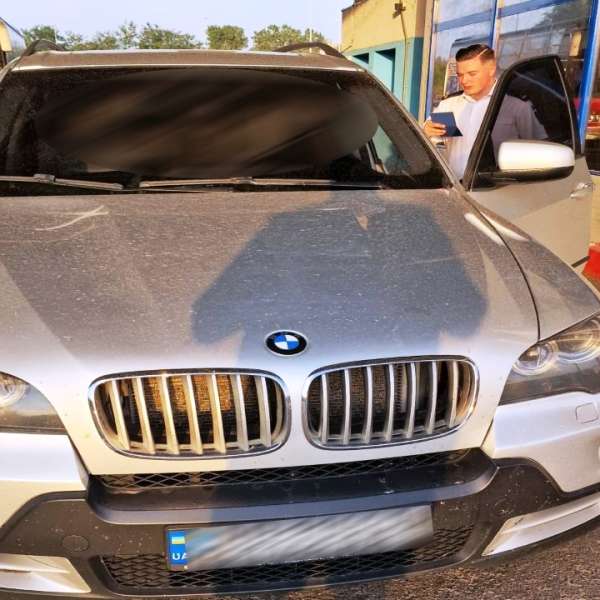 Autoturism semnalat furat din Ucraina, oprit la frontieră