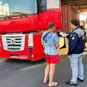 Cetăţean român cu permis de conducere suspendat, oprit la P.T.F. Galaţi