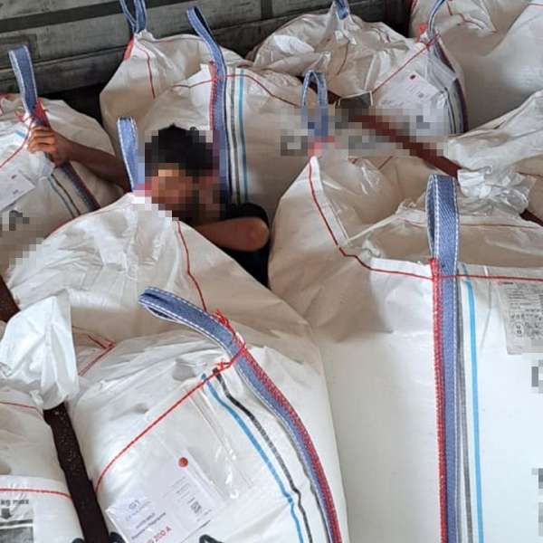 72 de migranți ascunși în TIR-uri, depistați în ultimele 24 de ore, la frontiera cu Ungaria