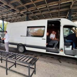 Conduceau vehicule, deşi nu aveau permise de conducere valabile pentru acestea