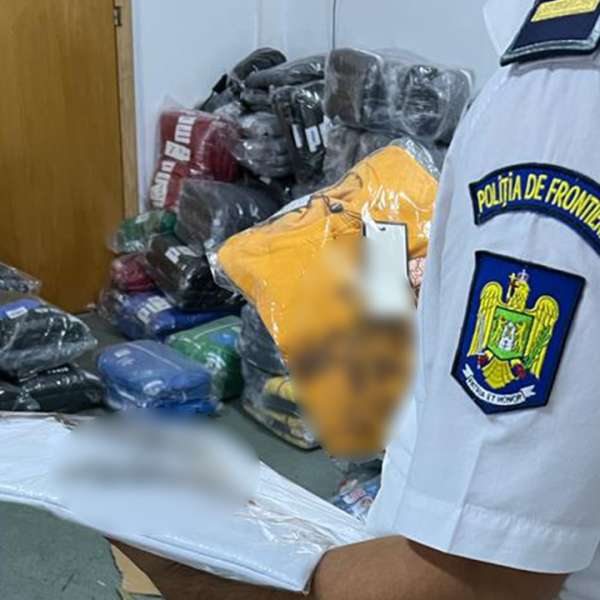 Bunuri contrafăcute, estimate la o valoare de peste 217.000 lei, descoperite la PTF Giurgiu