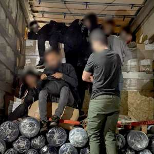 131 de migranți ascunși în TIR-uri, depistați în ultimele 24 de ore, la frontiera cu Ungaria