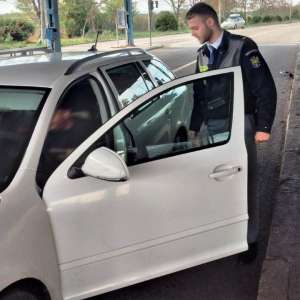 Depistaţi la volan, deşi aveau dreptul de a conduce suspendat