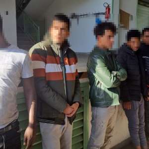 Acţiuni de combatere a migraţiei ilegale la frontiera de vest. 97 de cetăţeni străini, ascunși printre mărfurile din TIR-uri