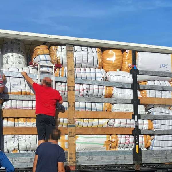 TIR cu bunuri susceptibile a fi contrafăcute oprit la PTF Călărași