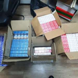 Ţigări de contrabandă în valoare de 5.000 de lei oprite la intrarea în ţară