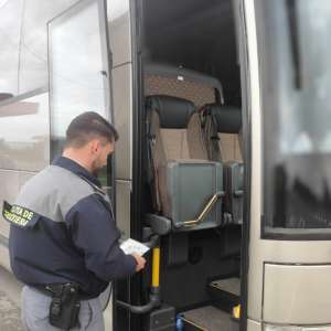 Ţigări de contrabandă în valoare de 5.000 de lei oprite la intrarea în ţară